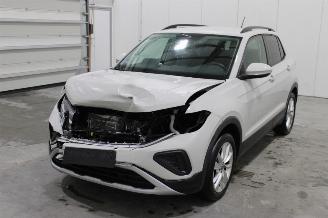 damaged passenger cars Volkswagen T-Cross  2024/8
