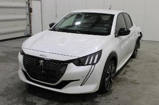 Unfallwagen Peugeot 208  2021/6