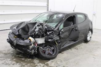 Damaged car Renault Clio  2025/3