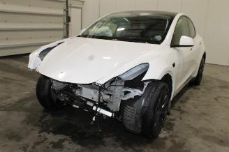 Vaurioauto  passenger cars Tesla Model Y  2025/2