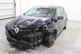 damaged passenger cars Renault Clio  2021/8