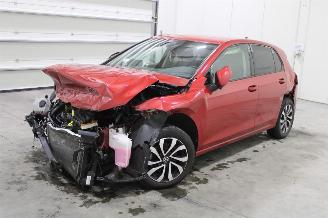 Damaged car Volkswagen Golf  2023/2