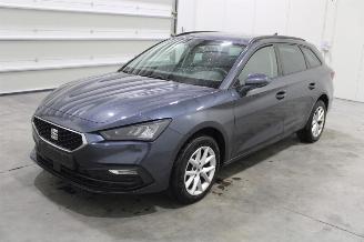 damaged passenger cars Seat Leon  2023/6