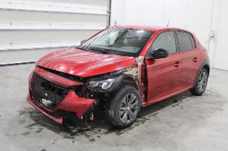 Damaged car Peugeot 208  2025/12
