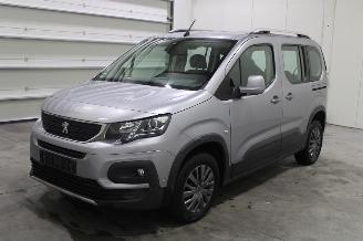 krockskadad bil auto Peugeot Rifter  2018/8