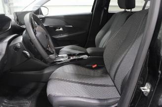 Peugeot 208  picture 11