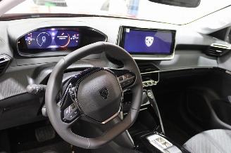Peugeot 208  picture 11