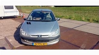 Peugeot 206 206 (2A/C/H/J/S), Hatchback, 1998 / 2012 1.6 16V picture 1