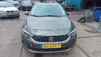 Vaurioauto  passenger cars Fiat Tipo  2016/8
