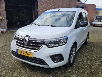 Damaged car Renault Kangoo 1300 tce Luxe  5persoons 27000km rijdend incl btw NL kenteken 2021/1