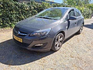 uszkodzony samochody osobowe Opel Astra Astra 1.4 Hatchback airco  inruiler165000km 2014/1