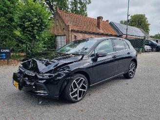 Damaged car Volkswagen Golf eHybrid Pano Navi Led 2025/2