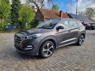 Vaurioauto  passenger cars Hyundai Tucson 1.6 T-GDI AWD Aut. Pano Navi Led Stoelverw 2016/4