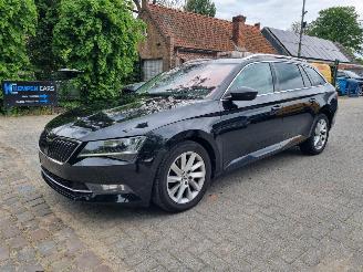 Voiture accidenté Skoda Superb 1.6 TDI DSG Aut. Leder Navi Stoeverver. 2018/3