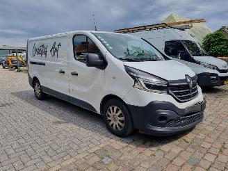 krockskadad bil auto Renault Trafic 2.0 DCI 120 L2 Airco Navi 2021/4