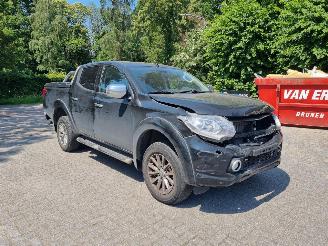 Schadeauto Mitsubishi L-200 2.4 DI-D Aut Double Cab 2016/5