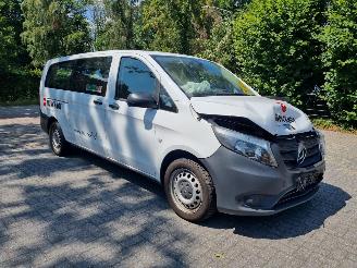 krockskadad bil auto Mercedes Vito 114 CDI Aut Extra Lang 8 Pers 2019/6