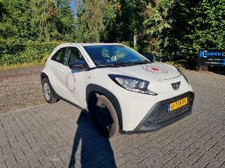 Damaged car Toyota Aygo x 1.0 VVT-i Aut. 2023/1