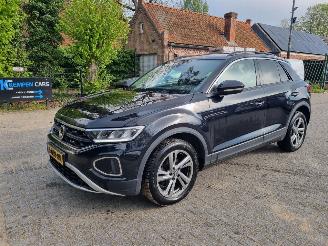 Damaged car Volkswagen T-Roc 1.5 TSI Aut. 110KW 75 Edition Led 2023/5