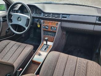 Mercedes E-klasse 250d Aut. W124 Schuifdak picture 12