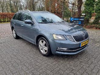 Unfallwagen Skoda Octavia 1.6 TDI Navi Stoelverw. 2017/6