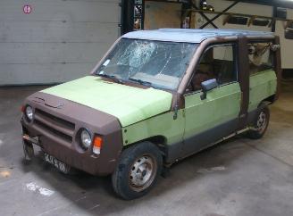 Damaged car Renault Rodeo  1986/1