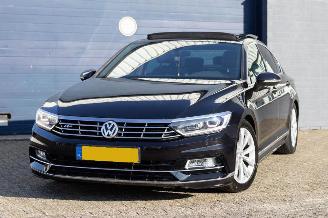 Voiture accidenté Volkswagen Passat 1.4 TSI ACT 3X R-LINE PANO/LEDER/LED/NAVI/CLIMA SCHADEVRIJ/DAMAGEDFREE 2016/8