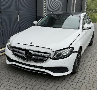 krockskadad bil auto Mercedes E-klasse LED / CAMERA / NAVIGATIE / AMG VELGEN VOLLEDIG RIJDBAAR 2016/9