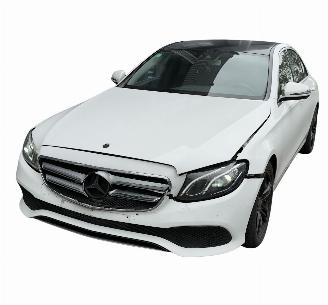 Vaurioauto  passenger cars Mercedes E-klasse LED / CAMERA / NAVIGATIE / AMG VELGEN VOLLEDIG RIJDBAAR 2016/9