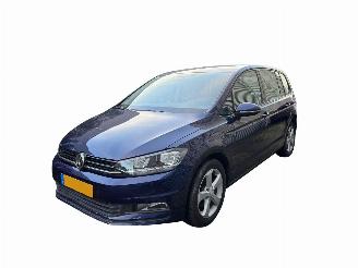 Vaurioauto  passenger cars Volkswagen Touran 1.4 TSI MFS/PDC/CLIMA SCHADEVRIJ! 2016/8