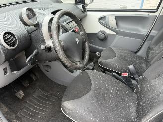 Peugeot 107 1.0-12 V XS 5 deurs Airco! Opendak picture 6