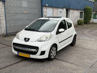 Schadeauto Peugeot 107 1.0-12 V XS 5 deurs Airco! Opendak 2011/7