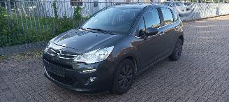 damaged passenger cars Citroën C3 1.2 Benzine 82pk Airconditioning CruiseControl Leren-Stuurwiel Mistlampen Led-Dagrijverlichting 4x elektrische ruiten Radio Multikleuren display MirrorLink Apple CarPlay mistlampen Parkeersensoren 2016/6