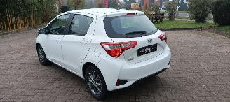 Toyota Yaris Bj:10-2017 Facelift 1.5-Benzine 111pk Touchscreen met Camera Lichtautomaat Drivelane assistent Leren multi stuurwiel Stoelverwarming picture 6