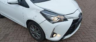 Toyota Yaris Bj:10-2017 Facelift 1.5-Benzine 111pk Touchscreen met Camera Lichtautomaat Drivelane assistent Leren multi stuurwiel Stoelverwarming picture 12