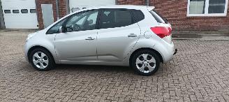 Kia Venga Bj:08-2013 1.6 Benzine Automaat Climatecontrol 4xElek ramen Elektrische-spiegels met verwarming Stoelverwarming Lichtautomaat Privacyglas armsteun voor en achter Keyless entry Parkeersensoren achter Trekhaak Mistlampen picture 7