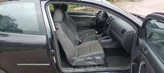 Volkswagen Golf Bj:12-2006 1.4-Benzine 80pk Climatecontrol CruiseControl Leren-Stuurwiel armsteun elek-ramen elektrische Spiegel Centrale vergrendeling met afstandsbediening mistlampen Parkeersensoren afneembare trekhaak Metallic lak picture 16
