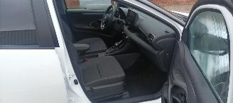 Toyota Yaris Hybrid 1.5- Automatik Climatecontrol Digital Cockpit full-Led CruiseControl Apple CarPlay MirrorLink Achteruitrijcamera Bi-Color Platinum Pearl picture 18