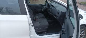 Toyota Yaris 1.5-Benzine 112pk 6-versn Airconditioning stoelverwarming Multicolor Touchscreen Display Achteruitrijcamera picture 21