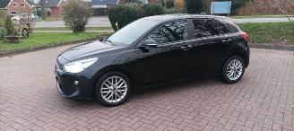 uszkodzony samochody osobowe Kia Rio 1.4-DOHC Automatik Navi Climatecontrol Stoelverwarming Lichtautomaat Regensensor Led-Koplampen 4xelek ramen Elektrische-spiegels met verwarming Privacyglas Achteruitrijcamera Mistlampen 16-inch Kia velgen 2019/11