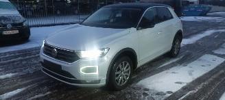 uszkodzony samochody osobowe Volkswagen T-Roc 1.5-TSI 150pk R-Line Design Navi Full-Led koplampen Led achterlichten Climatecontrol CruiseControl Stoelverwarming Lichtautomaat Privacyglas 2021/4