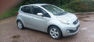 Kia Venga Bj:08-2013 137000km 1.6-Dohc Automatik Climatecontrol Stoelverwarming Keyless entry armsteun voor Elektrische ramen Elektrische-spiegels met parkeerstand Trekhaak Parkeersensoren mistlampen 16 inch velgen picture 7