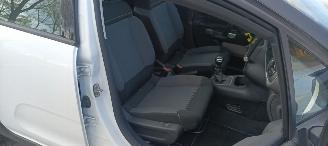 Citroën C3 Shine 1.5-Diesel 102pk Climatecontrol CruiseControl Stoelverwarming Lichtautomaat Regensensor Lichtautomaat Mistlampen Afneembare trekhaak picture 21