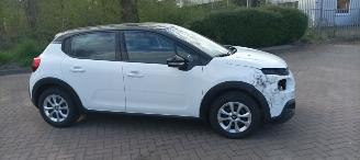 Auto incidentate Citroën C3 Shine 1.5-Diesel 102pk Climatecontrol CruiseControl Stoelverwarming Lichtautomaat Regensensor Lichtautomaat Mistlampen Afneembare trekhaak 2018/10