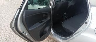 Kia Venga Dream team 1.6-Benzine Automaat Keyless-entry Climatecontrol Stoelverwarming Lichtautomaat Privacyglas leren stuurwiel mistlampen Parkeersensoren Trekhaak 16-inch Kia velgen picture 12