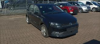 Unfallwagen Volkswagen Polo 1.4-TDI 75pk euro-6 Climatecontrol Stoelverwarming Regensensor leren stuurwiel mistlampen Elektrische ramen Elektrische-spiegels met verwarming Centrale vergrendeling met afstandsbediening Start-Stop systeem 15-inch velgen Front radar assistent 2016/2