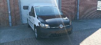 Volkswagen Caddy 2.0-TDI Euro6 75pk Airco Start stop systeem Elektrische ramen Elektrische-spiegels met verwarming Centrale vergrendeling met afstandsbediening Stoffen bekleding Tussenwand met glas Achteruitrijspiegel Laadvloer orgineel vw hout Antislip rubberen mat in  l picture 9