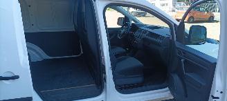 Volkswagen Caddy 2.0-TDI Euro6 75pk Airco Start stop systeem Elektrische ramen Elektrische-spiegels met verwarming Centrale vergrendeling met afstandsbediening Stoffen bekleding Tussenwand met glas Achteruitrijspiegel Laadvloer orgineel vw hout Antislip rubberen mat in  l picture 10