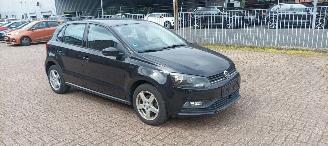 Volkswagen Polo 1.4 TDI DPF Euro6 Climatecontrol Frontradar-Remasist Stoelverwarming Regensensor leren stuurwiel mistlampen Elektrische ramen Elektrische-spiegels met verwarming Centrale vergrendeling met afstandsbediening Start-Stop systeem Radio usb 15 inch Velgen picture 11