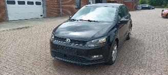 Volkswagen Polo 1.4 TDI DPF Euro6 Climatecontrol Frontradar-Remasist Stoelverwarming Regensensor leren stuurwiel mistlampen Elektrische ramen Elektrische-spiegels met verwarming Centrale vergrendeling met afstandsbediening Start-Stop systeem Radio usb 15 inch Velgen picture 1